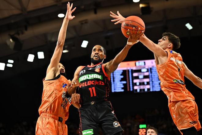 包含CBA季后赛加时末段走向成谜，犹他爵士伤情更新，气氛紧张，控场能力受关注的词条-爱游戏平台